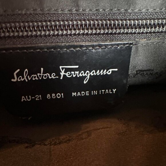 Salvatore Ferragamo Elegant Black Shoulder Bag with Chain Strap - Picture 8 of 8